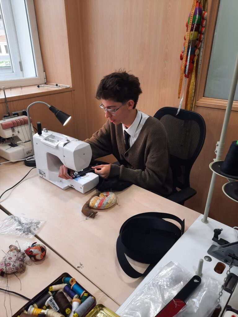 Photographie des élèves du lycée professionnel Sacré Cœur en stage à Madrid