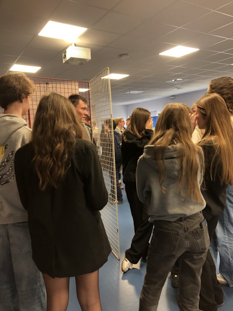 Élèves du lycée Sacré Cœur présents au forum des étudiants pour s’informer sur les parcours post-bac