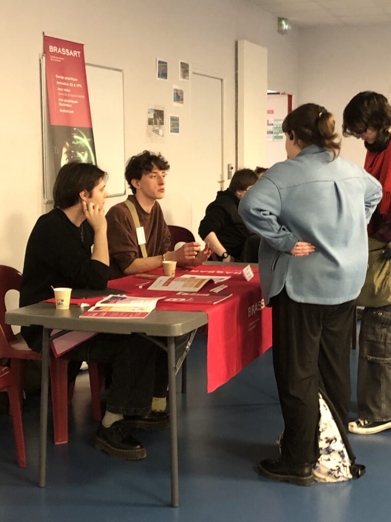 Élèves du lycée Sacré Cœur présents au forum des étudiants pour s’informer sur les parcours post-bac