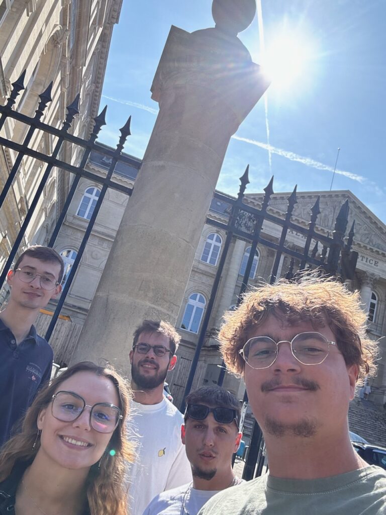 Élèves du lycée Sacré Cœur à Amiens lors de la rentrée scolaire 2024-2025