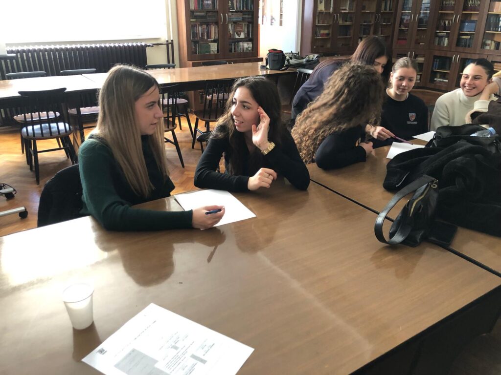 Élève du lycée Sacré Cœur en déplacement en Serbie dans le cadre du projet Tú puedes