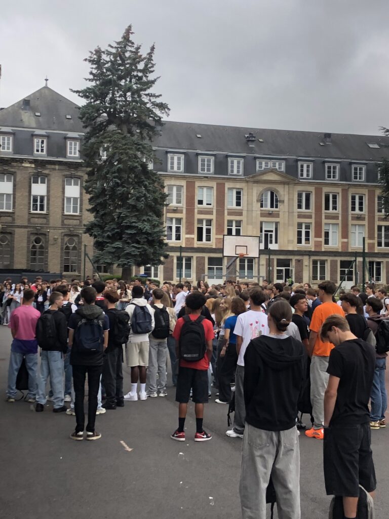 Élèves du lycée Sacré Cœur à Amiens lors de la rentrée scolaire 2024-2025