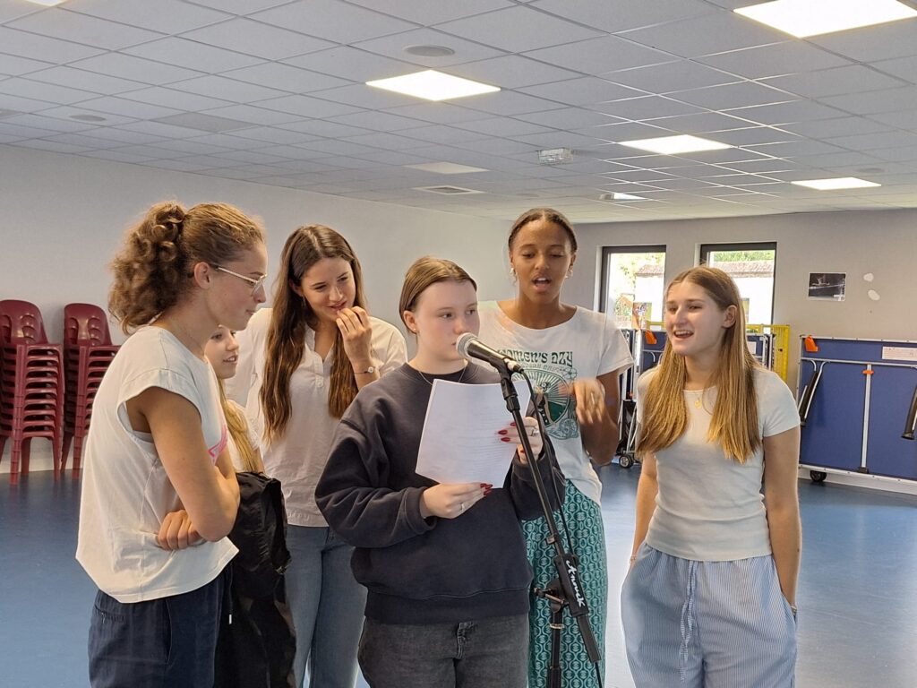 Élèves du lycée Sacré Cœur à Amiens lors de la rentrée scolaire 2024-2025