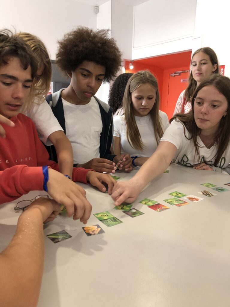 Élèves du lycée Sacré Cœur à Amiens lors de la rentrée scolaire 2024-2025