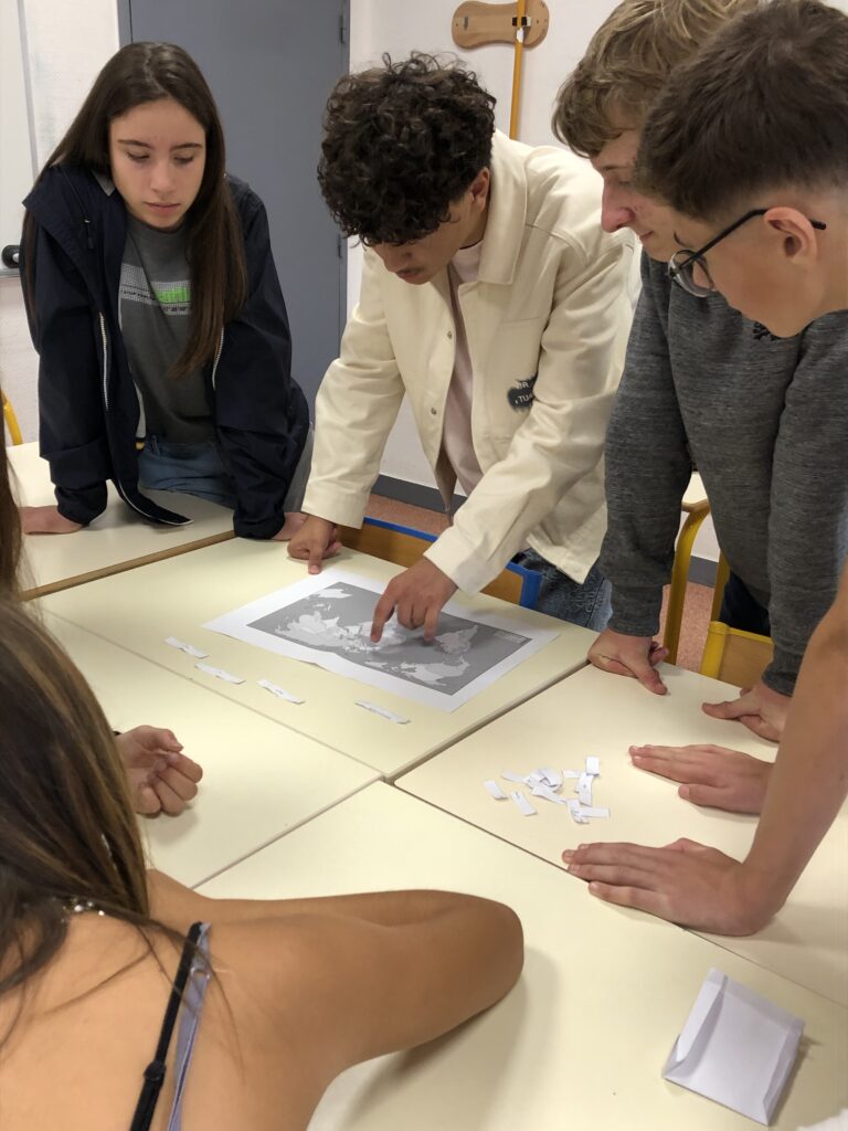 Élèves du lycée Sacré Cœur à Amiens lors de la rentrée scolaire 2024-2025