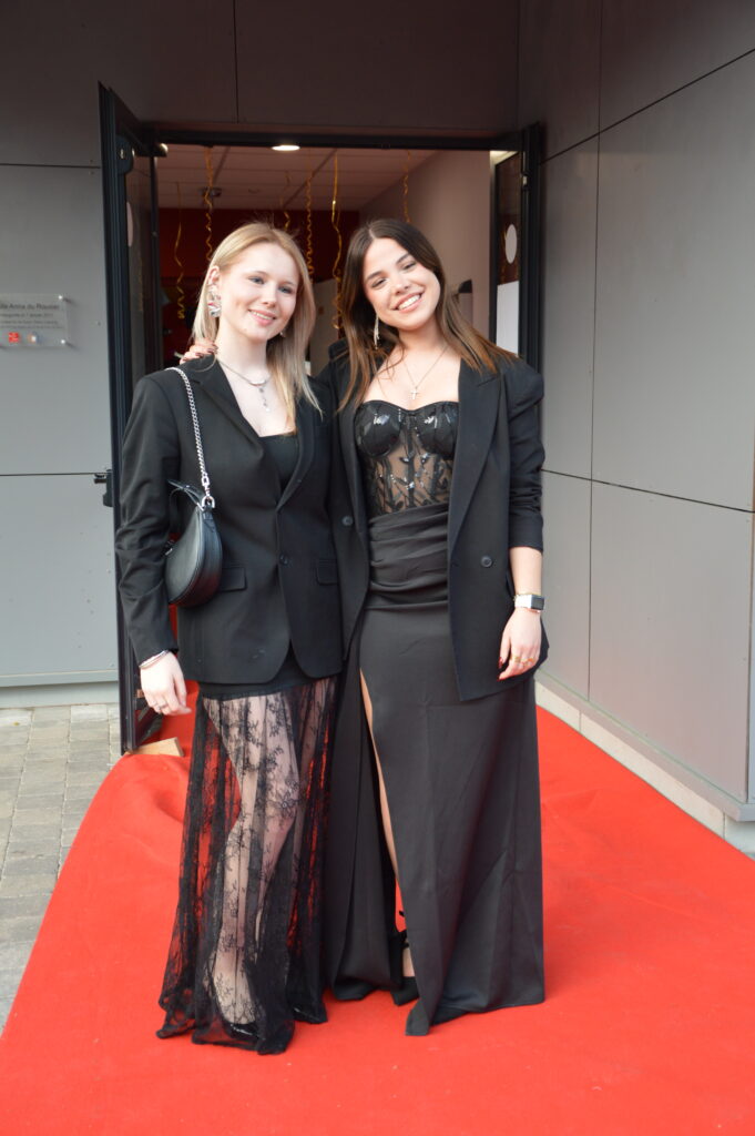 Élèves du lycée Sacré Cœur d’Amiens dansant lors du bal de promo 2025