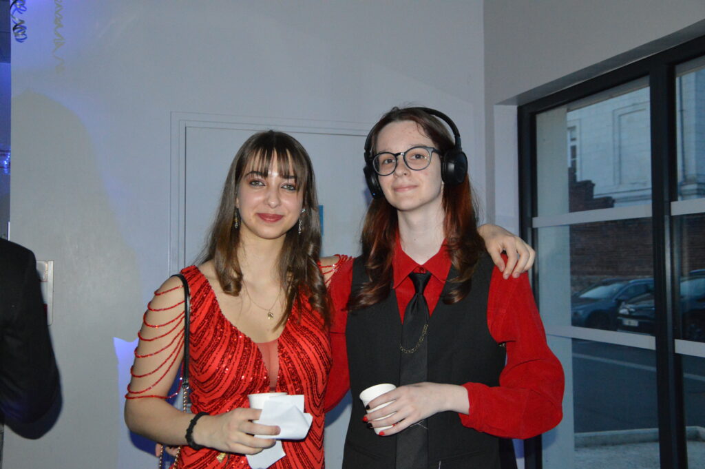 Élèves du lycée Sacré Cœur d’Amiens dansant lors du bal de promo 2025