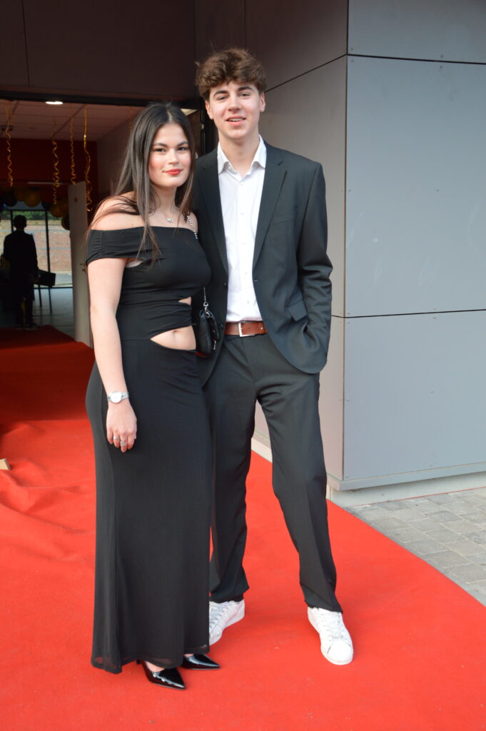 Élèves du lycée Sacré Cœur d’Amiens dansant lors du bal de promo 2025