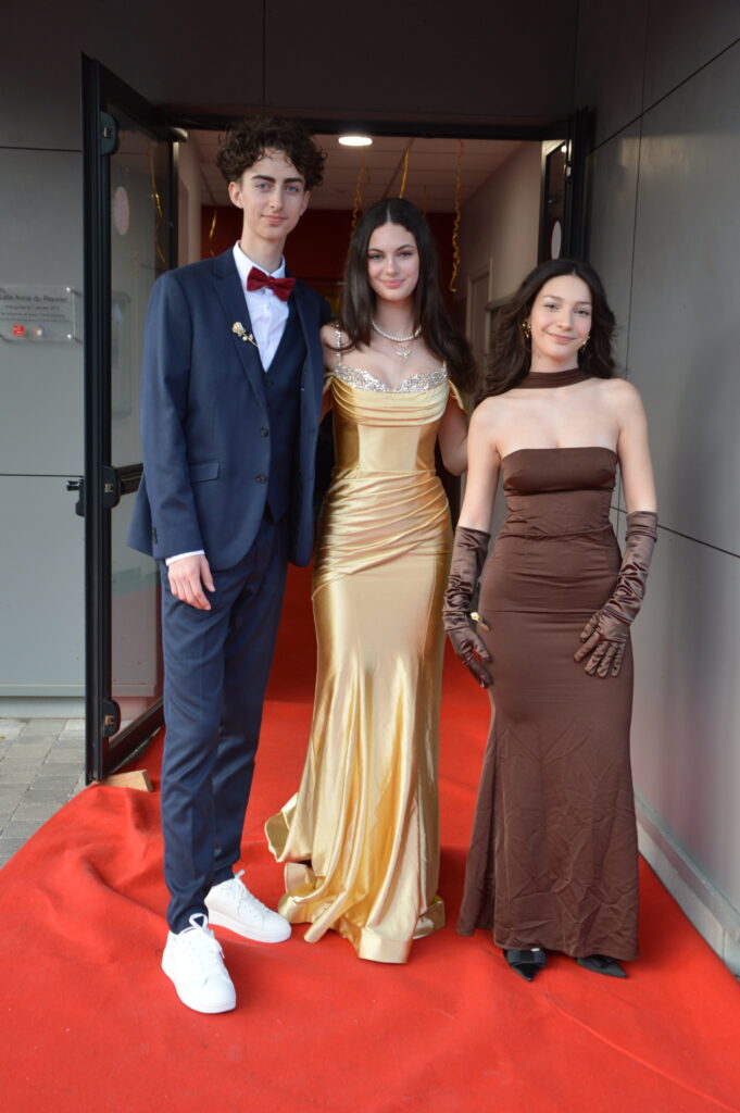 Élèves du lycée Sacré Cœur d’Amiens dansant lors du bal de promo 2025