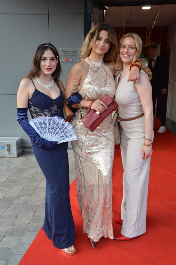 Élèves du lycée Sacré Cœur d’Amiens dansant lors du bal de promo 2025