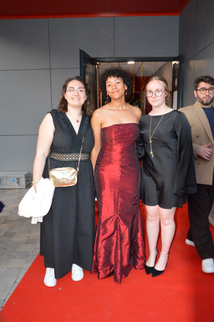 Élèves du lycée Sacré Cœur d’Amiens dansant lors du bal de promo 2025