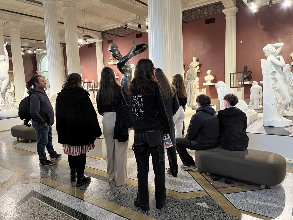 Élèves du lycée Sacré Cœur en exploration artistique au musée de Picardie et à Paris