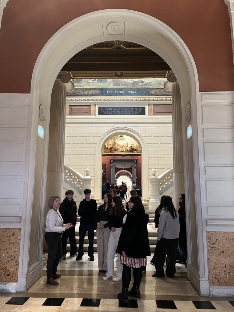 Élèves du lycée Sacré Cœur en exploration artistique au musée de Picardie et à Paris