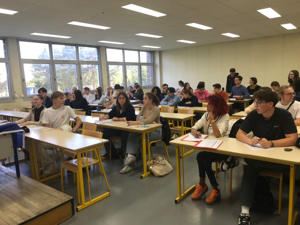 Élèves du lycée Sacré Cœur participant à l’événement Ze Dictée 2024