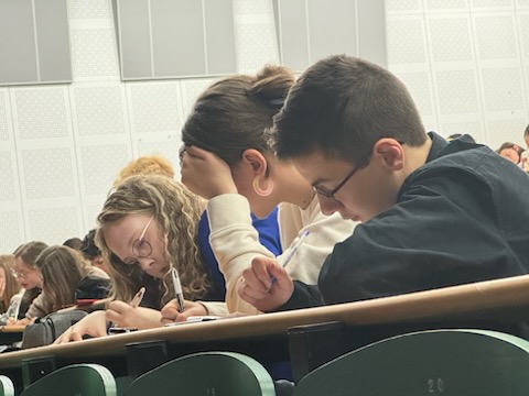Élèves du lycée Sacré Cœur participant à l’événement Ze Dictée 2024