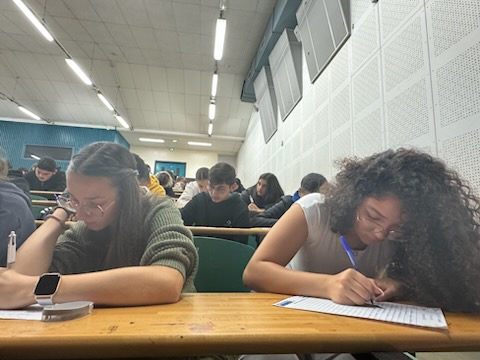 Élèves du lycée Sacré Cœur participant à l’événement Ze Dictée 2024